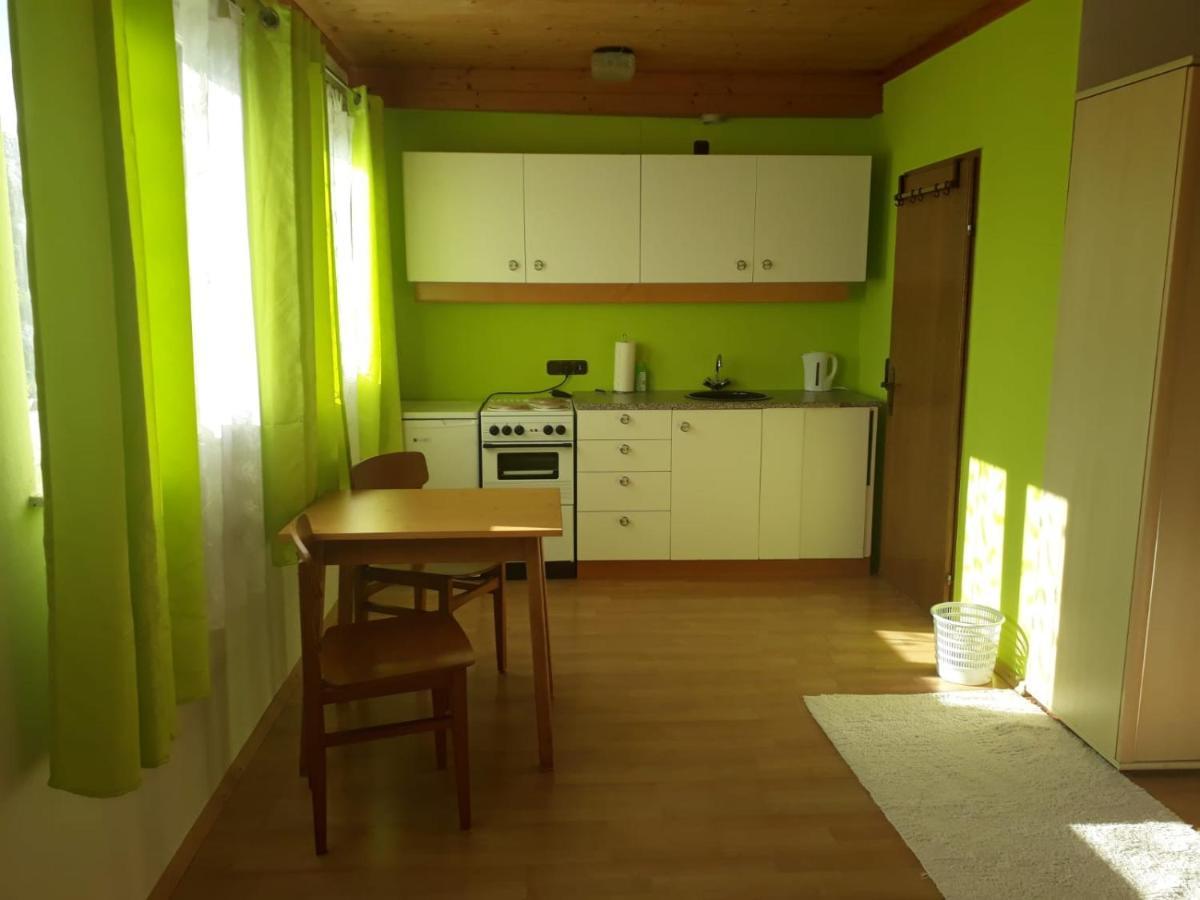 Appartement Komfortzimmer Haus Dervaritz à Einod  Extérieur photo